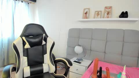 chlooe_zoe online show from 03-25-26, 07:53