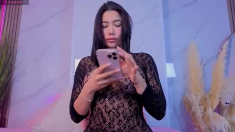 Snapshot of chlooee_ chatting on 10-15-25, 01:17 Chlooe online show from 10-15-25, 01:17