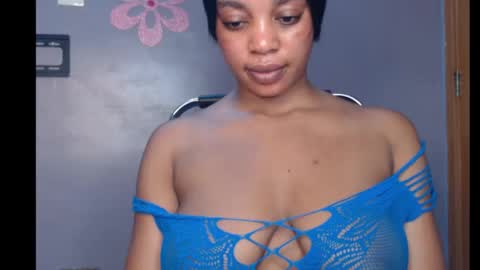 Snapshot of choco_chocox chatting on 02-06-25, 05:40 ESTHER online show from 02-06-25, 05:40