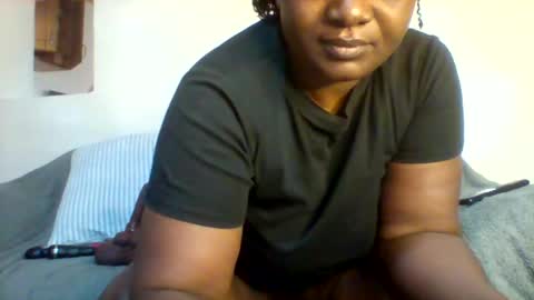 Snapshot of chocobabe002 chatting on 10-21-25, 04:13 chocobabe002 online show from 10-21-25, 04:13