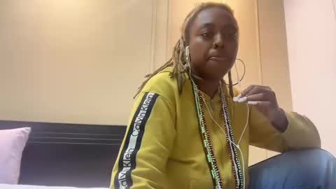 Snapshot of chocolatecakequeen chatting on 12-05-24, 01:03 ChocolateCakeQueen online show from 12-05-24, 01:03