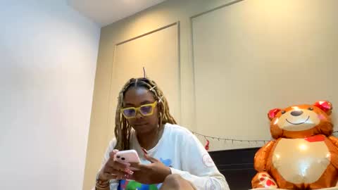 Snapshot of chocolatecakequeen chatting on 02-16-25, 12:41 ChocolateCakeQueen online show from 02-16-25, 12:41