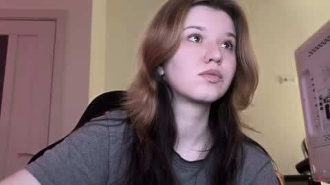 Snapshot of choimia chatting on 12-22-25, 01:02 Lissa online show from 12-22-25, 01:02