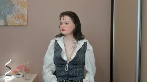 Cassandra online show from 04-01-26, 01:41