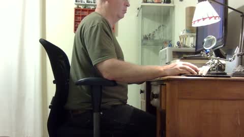 chris2002b online show from 09-28-25, 05:46