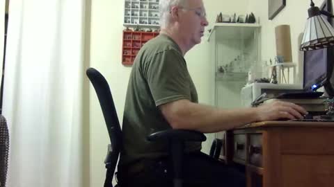 chris2002b online show from 11-09-25, 03:49