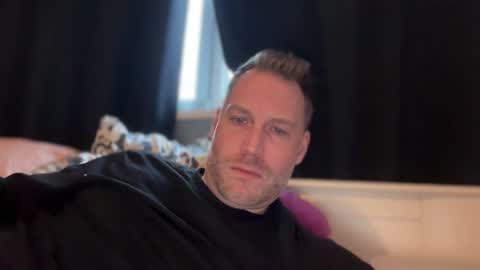 Snapshot of chris2021x chatting on 12-30-24, 01:58 Chris online show from 12-30-24, 01:58