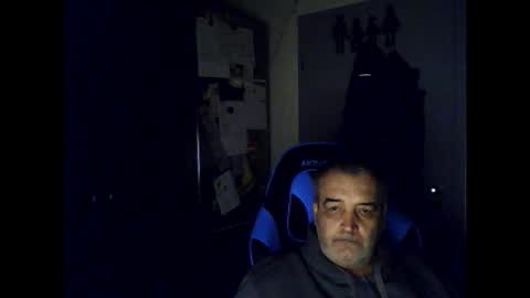 Snapshot of chris250268 chatting on 10-12-25, 04:00 Chris online show from 10-12-25, 04:00