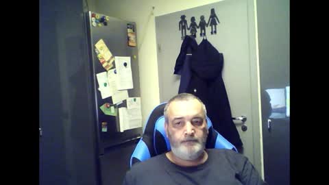 Snapshot of chris250268 chatting on 06-07-26, 01:32 Chris online show from 06-07-26, 01:32