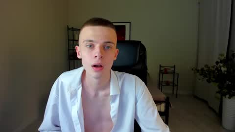 Snapshot of chris_18rown chatting on 03-03-25, 08:43 Chris Brown online show from 03-03-25, 08:43