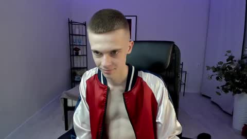 Snapshot of chris_18rown chatting on 03-10-25, 05:39 Chris Brown online show from 03-10-25, 05:39