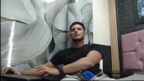 chris_dick2 online show from 11-05-25, 06:57