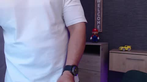 chris_huntter online show from 10-28-25, 01:31