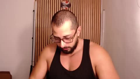 cris         Twitter magnum101010 insta magnumc20 online show from 12-22-25, 03:09