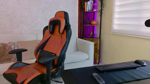 chris reilly online show from 11-21-25, 01:21