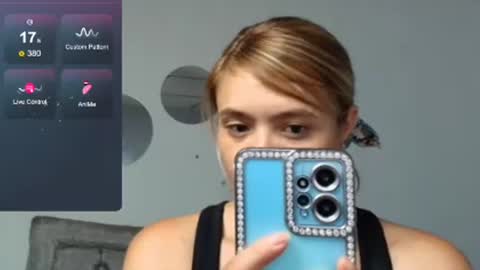 Snapshot of chris_sharon2023 chatting on 02-16-25, 01:14 Yarixa online show from 02-16-25, 01:14