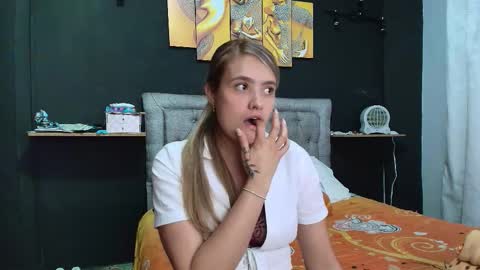 Snapshot of chris_sharon2023 chatting on 10-22-25, 03:07 Yarixa online show from 10-22-25, 03:07