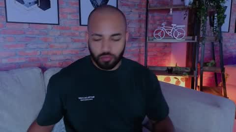 Chris Varden online show from 05-12-26, 07:22