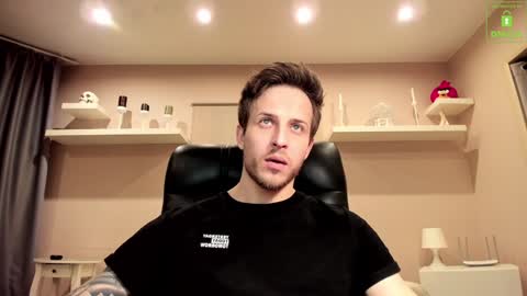 Snapshot of chriscarrey chatting on 12-18-24, 04:31 Chris online show from 12-18-24, 04:31