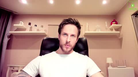 Snapshot of chriscarrey chatting on 01-16-25, 02:41 Chris online show from 01-16-25, 02:41