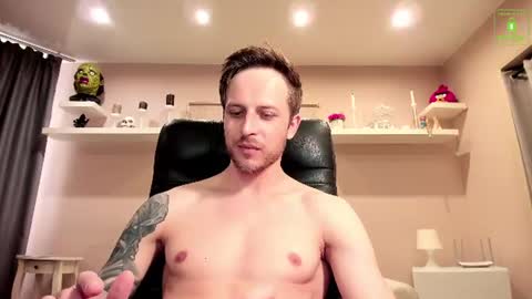 Snapshot of chriscarrey chatting on 06-11-26, 02:53 Chris online show from 06-11-26, 02:53