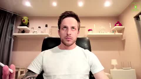 Snapshot of chriscarrey chatting on 06-12-26, 10:52 Chris online show from 06-12-26, 10:52