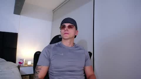 Snapshot of christianvalenzia chatting on 06-10-26, 01:39 Christian online show from 06-10-26, 01:39