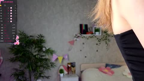 Snapshot of christina_hammond chatting on 02-22-26, 12:04 Ann online show from 02-22-26, 12:04