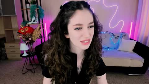 christinaconteeree online show from 09-14-25, 11:20