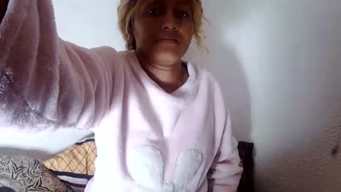 christine213 online show from 02-05-25, 06:35