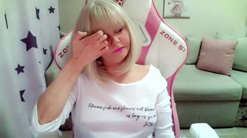 Christi online show from 11-18-25, 06:40