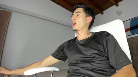 Snapshot of christoper_dick chatting on 03-07-25, 10:54 Petite Horny and chistoper dick online show from 03-07-25, 10:54