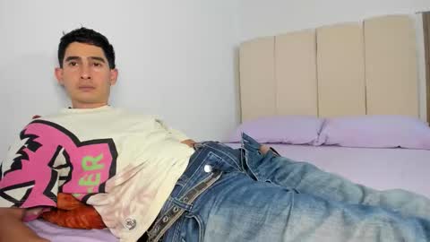 Snapshot of christoper_dick chatting on 01-09-26, 03:20 Petite Horny and chistoper dick online show from 01-09-26, 03:20