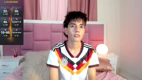 Snapshot of christopher_robin4 chatting on 05-18-26, 07:52 Chris online show from 05-18-26, 07:52