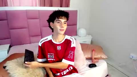 Snapshot of christopher_robin4 chatting on 07-08-26, 07:40 Chris online show from 07-08-26, 07:40
