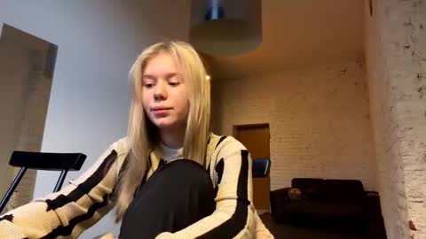Kiki online show from 02-05-26, 02:22