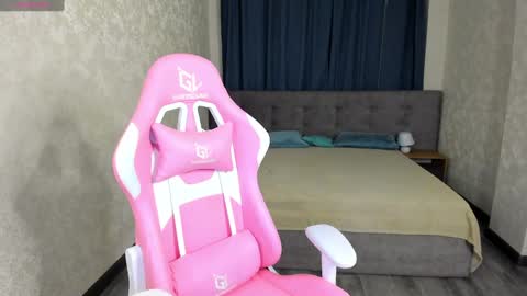 hristy3 online show from 02-10-25, 01:24