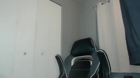 ChrisVacherx online show from 01-05-25, 04:25