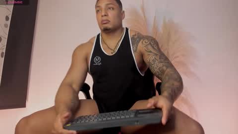 Snapshot of chrizmacgregor chatting on 10-17-25, 02:59 chrizmacgregor online show from 10-17-25, 02:59