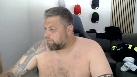 Snapshot of chrizz80 chatting on 07-17-26, 10:00 Chrizz online show from 07-17-26, 10:00