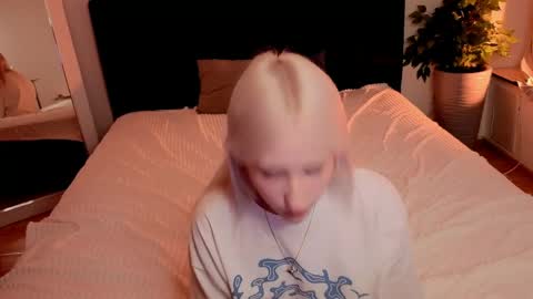 EvaBlonde TayaBrunette EliieBlack hair online show from 05-16-26, 07:56