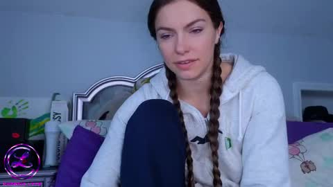 Snapshot of chroniclove chatting on 05-19-26, 04:35 Marley online show from 05-19-26, 04:35