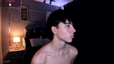 chrristopher77 online show from 09-13-25, 08:19