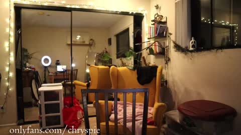 Snapshot of chrysanthulu chatting on 10-04-25, 05:27 Chrys online show from 10-04-25, 05:27