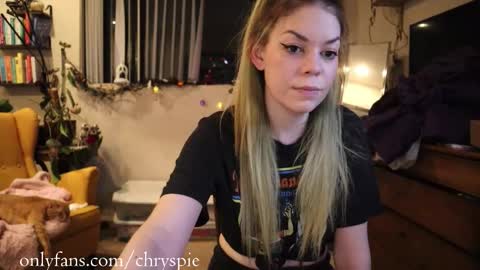 Snapshot of chrysanthulu chatting on 10-18-25, 05:32 Chrys online show from 10-18-25, 05:32