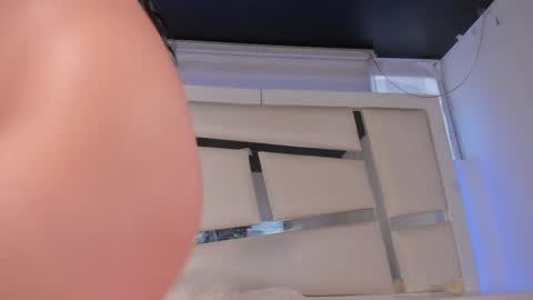 instagram chrystaljade.1 online show from 05-02-26, 12:54