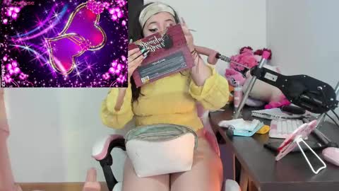 Snapshot of chubby_vaniie_ chatting on 10-21-25, 10:05 Vanesa online show from 10-21-25, 10:05