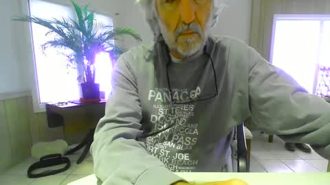 chuck354139 online show from 01-21-25, 06:12