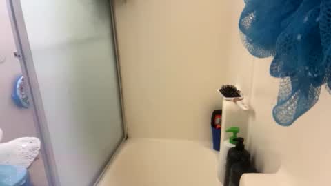 Snapshot of chuglif3 chatting on 11-04-25, 02:32 Alexander online show from 11-04-25, 02:32