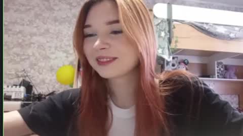 Snapshot of cicelylohry chatting on 10-21-25, 09:10 Hello Eva here Help me to make 100 thumbs up 333 online show from 10-21-25, 09:10
